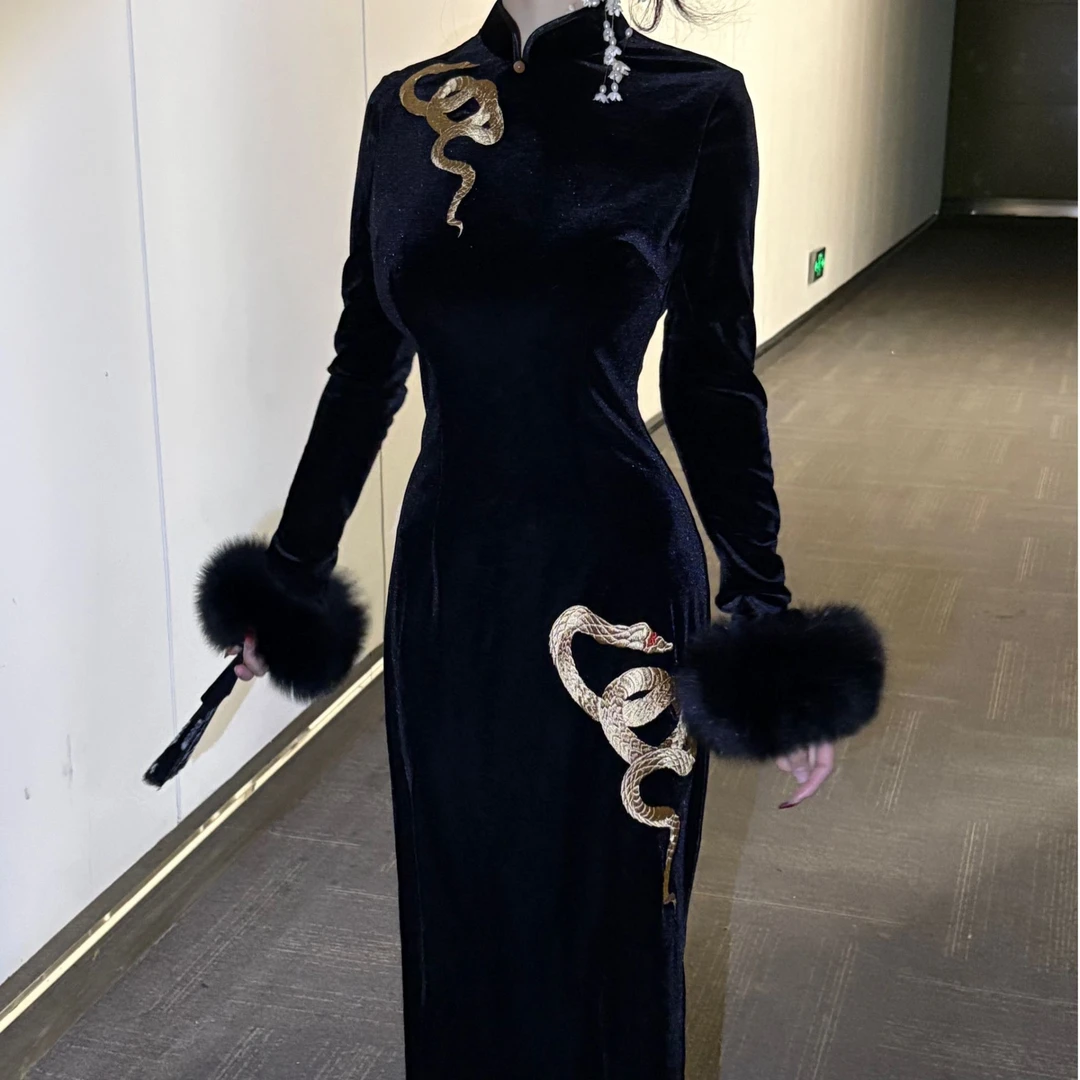 LHMknk1画报夫人原创自制秋冬丝绒刺绣蛇年旗袍连衣裙金蛇报喜