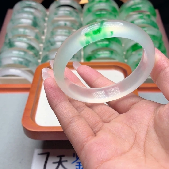 1***%石英质玉未镶嵌手镯