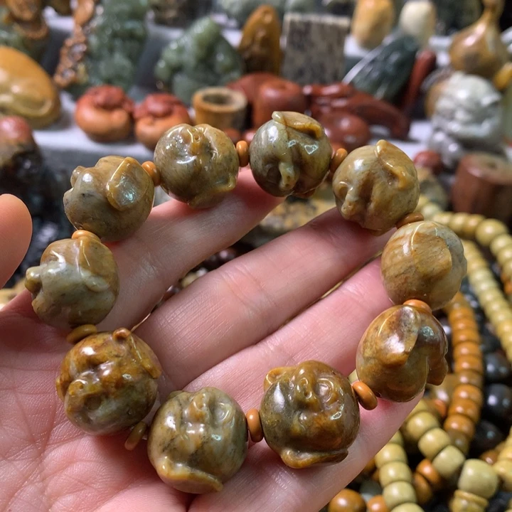 未镶嵌岫岩河磨玉（透闪石质玉）把件