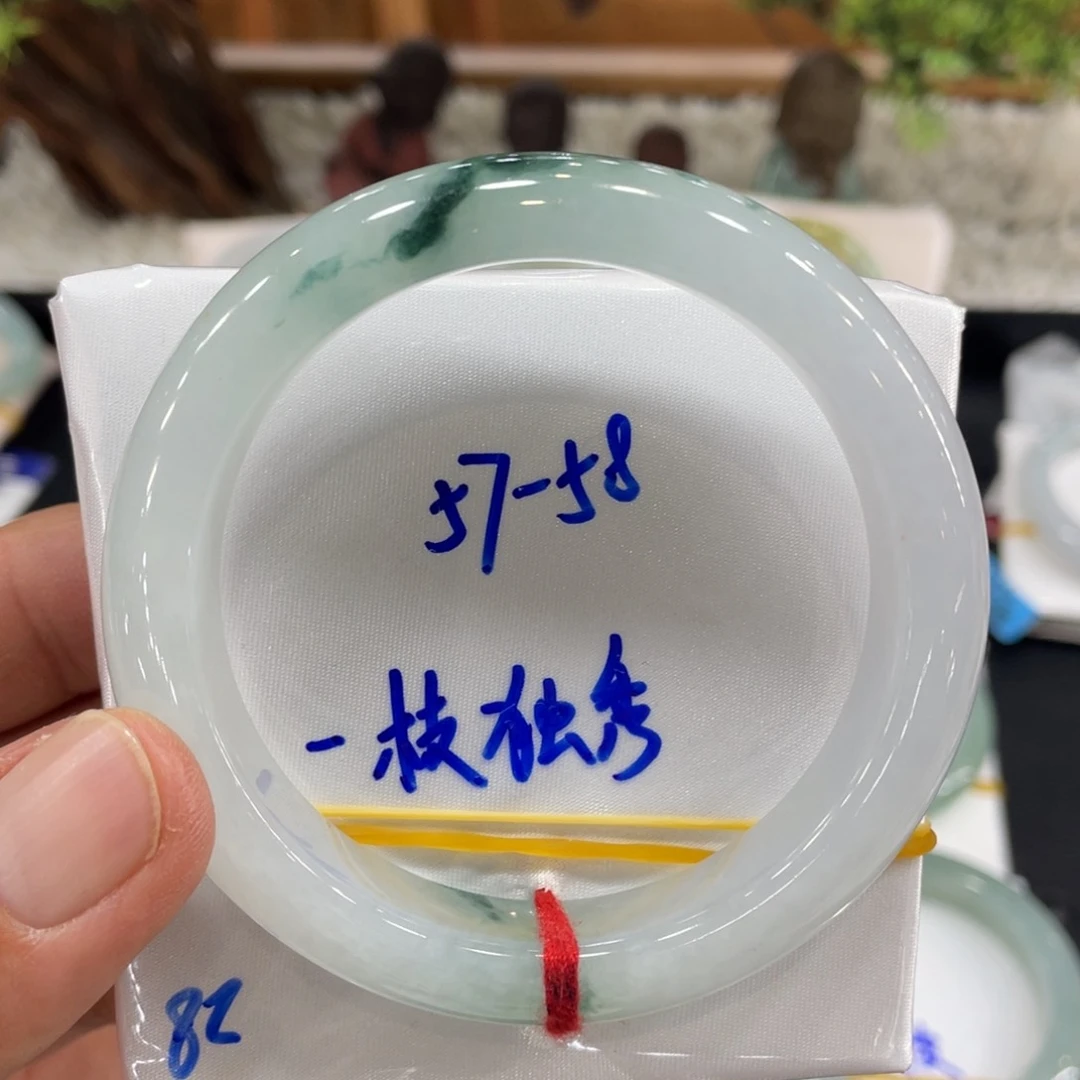 翡翠手镯未镶嵌缅甸