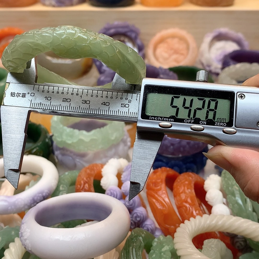 未镶嵌手镯石英质玉