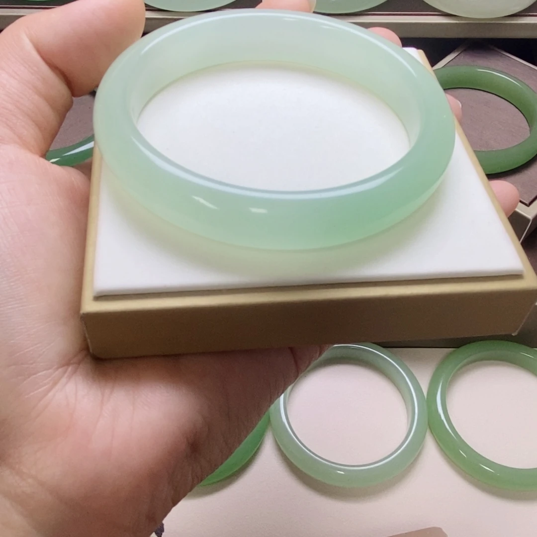 东陵石未镶嵌手镯