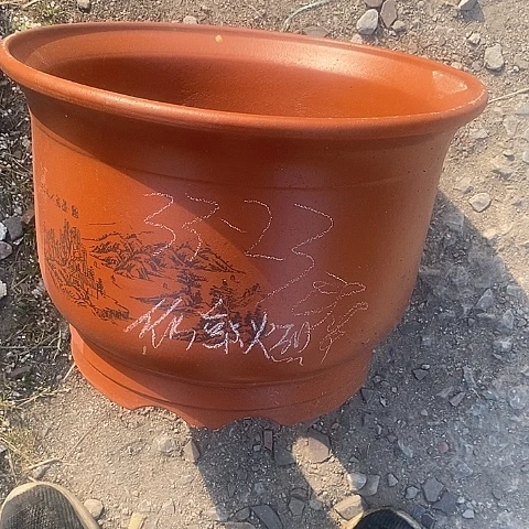 中国宜兴紫砂花盆＂