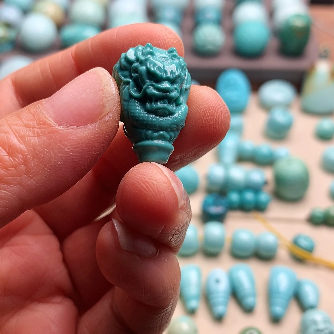 绿松石未镶嵌颈饰