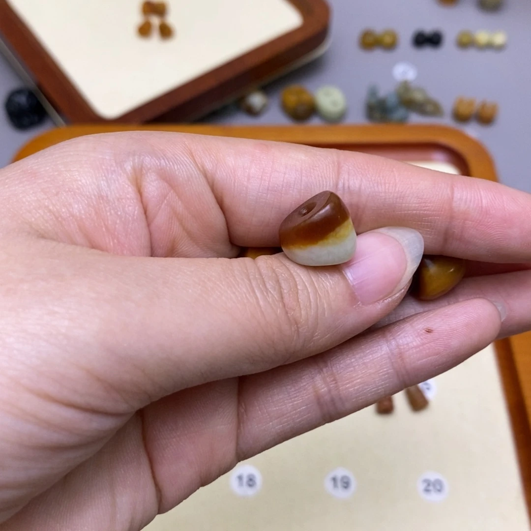 芬***织蛇纹石玉未镶嵌配饰