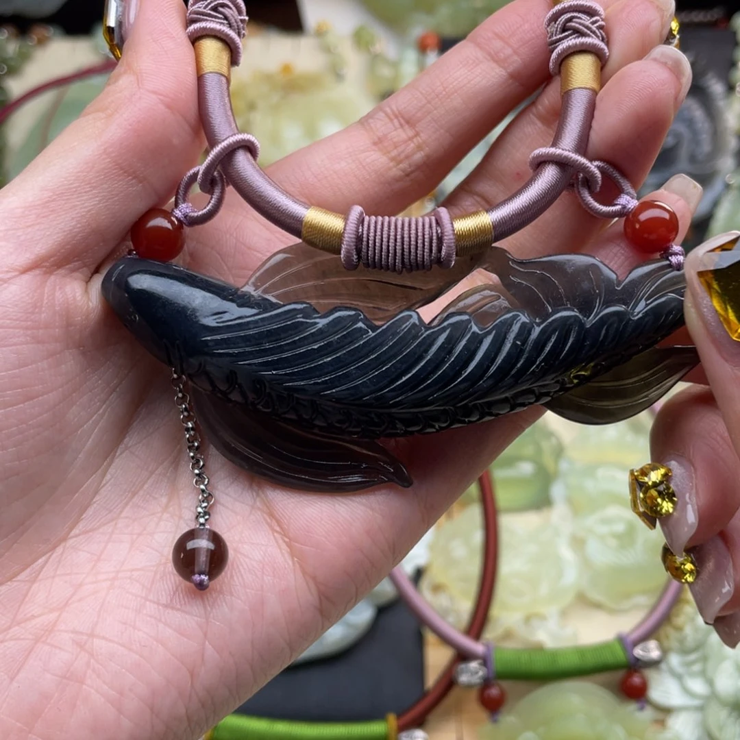 蛇纹石玉颈饰未镶嵌