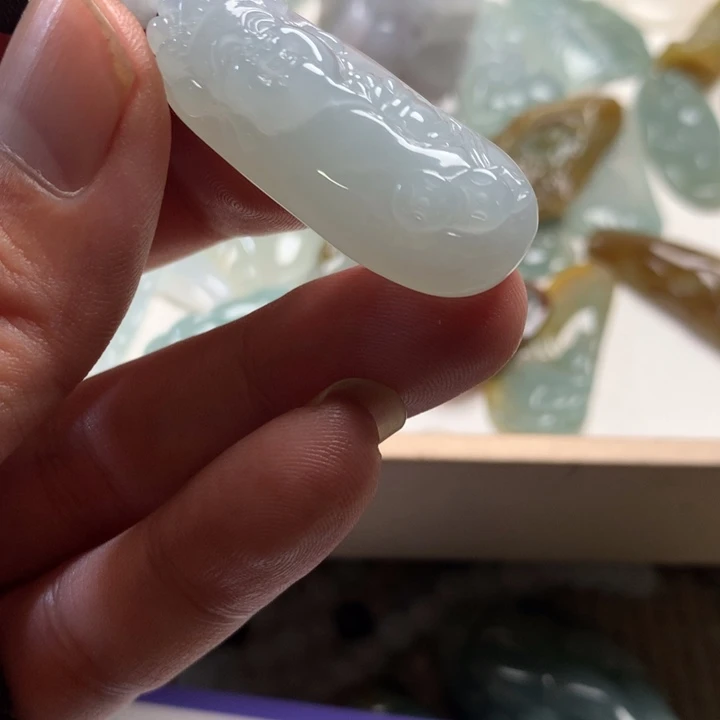 阿***南翡翠未镶嵌颈饰翡翠