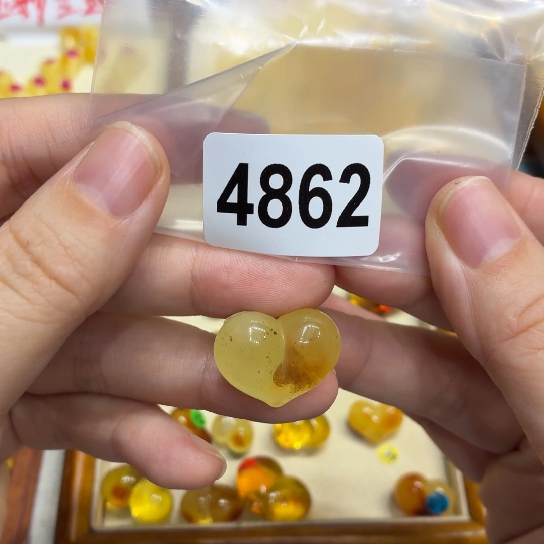 琥珀未镶嵌珠宝奇石