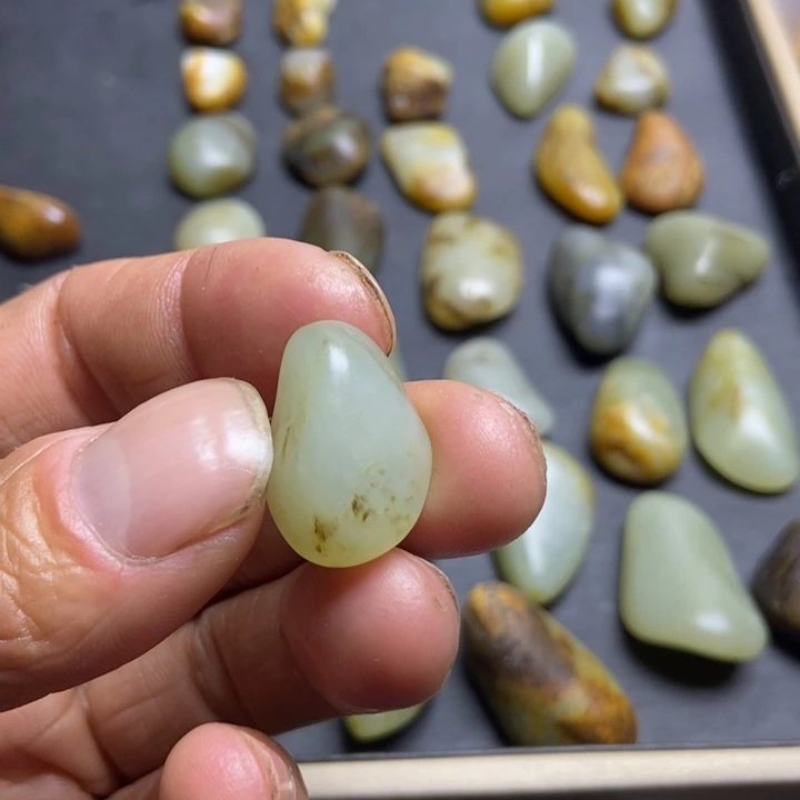 名***剑和田玉（糖玉）未镶嵌珠宝奇石