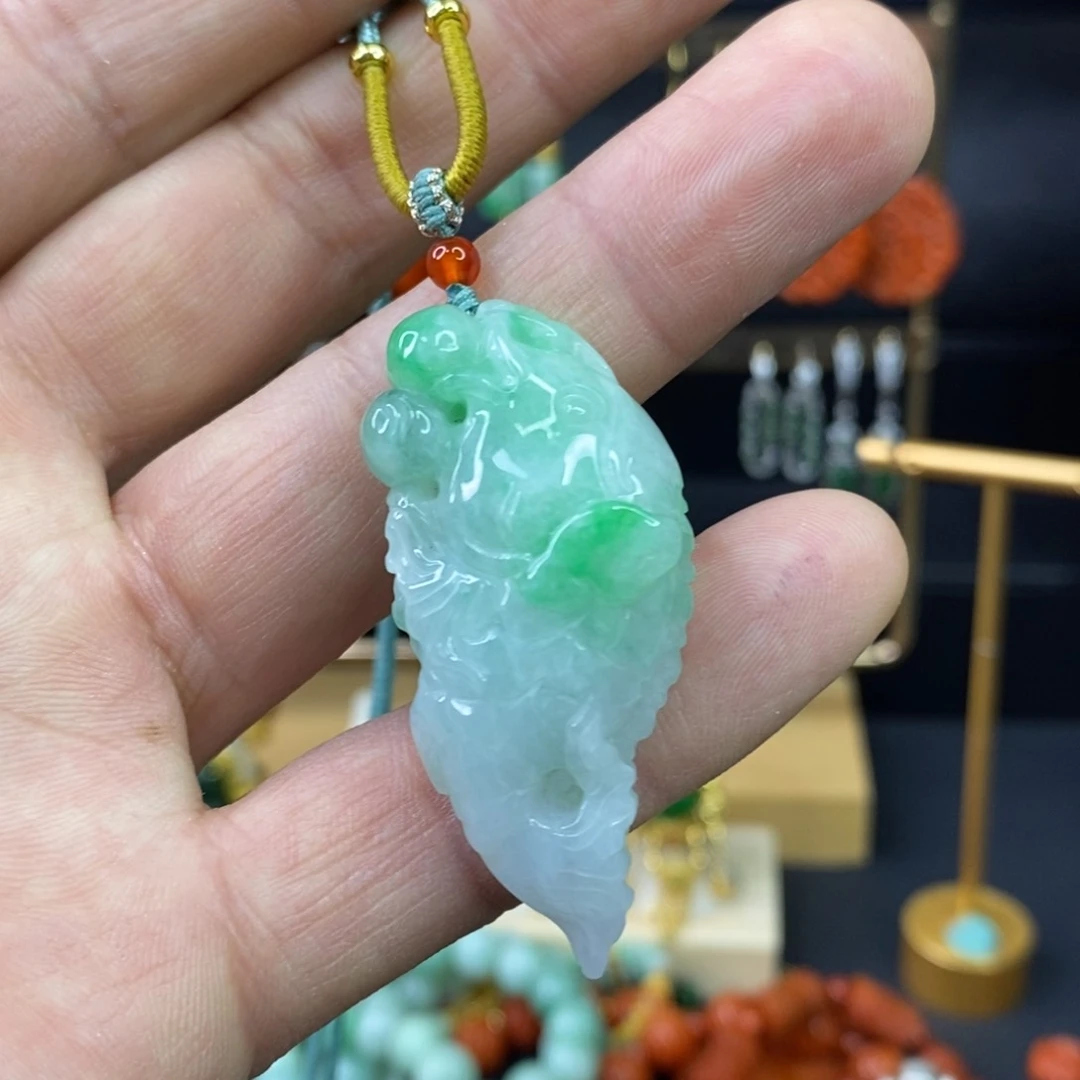 颈饰未镶嵌翡翠吊坠