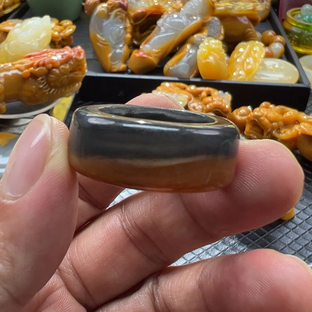 颈饰未镶嵌石英质玉