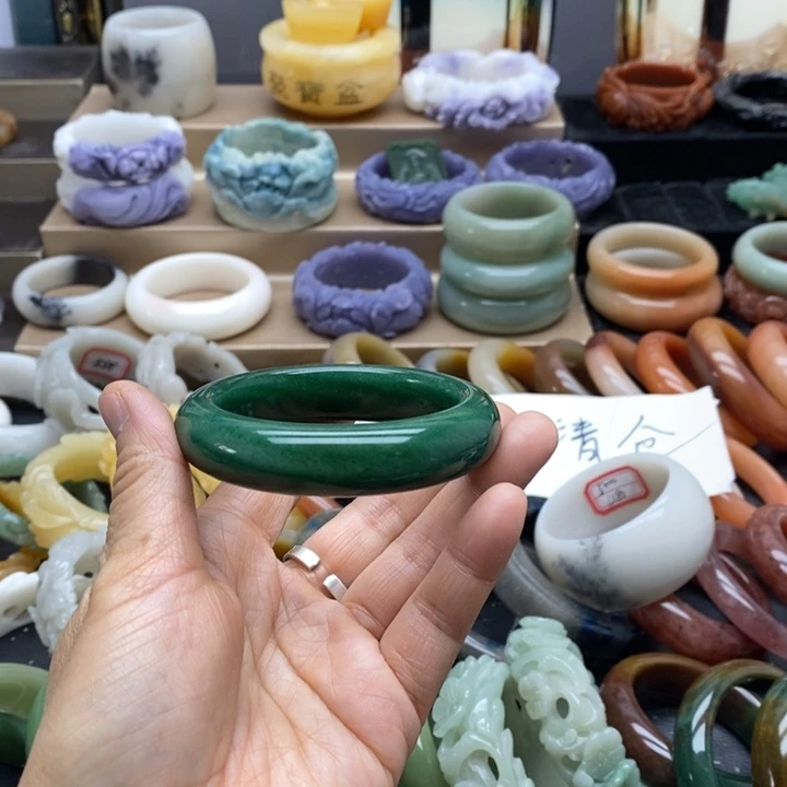 石英岩玉未镶嵌手镯