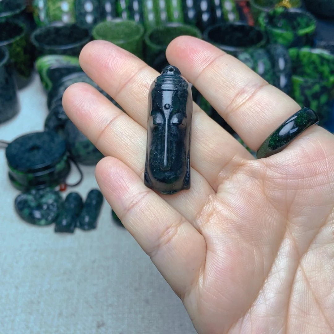 蛇纹石玉颈饰未镶嵌善*佛钟