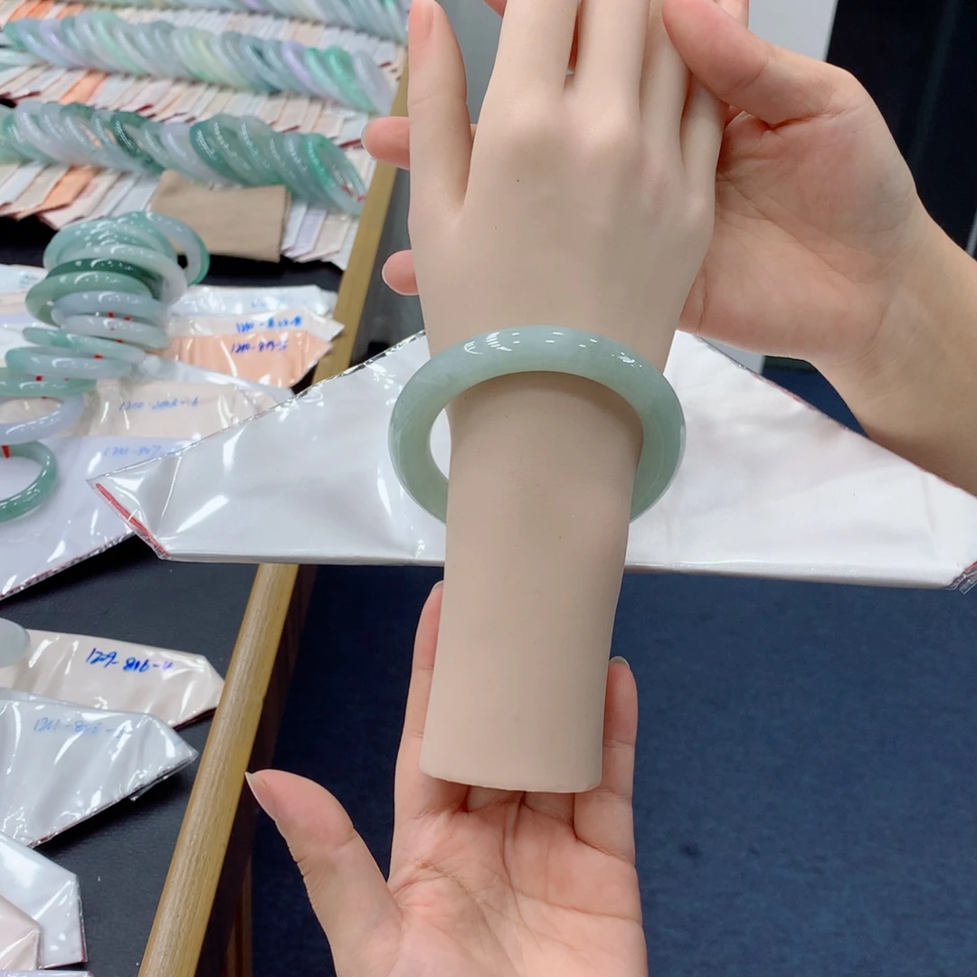 翡翠未镶嵌手镯48小时