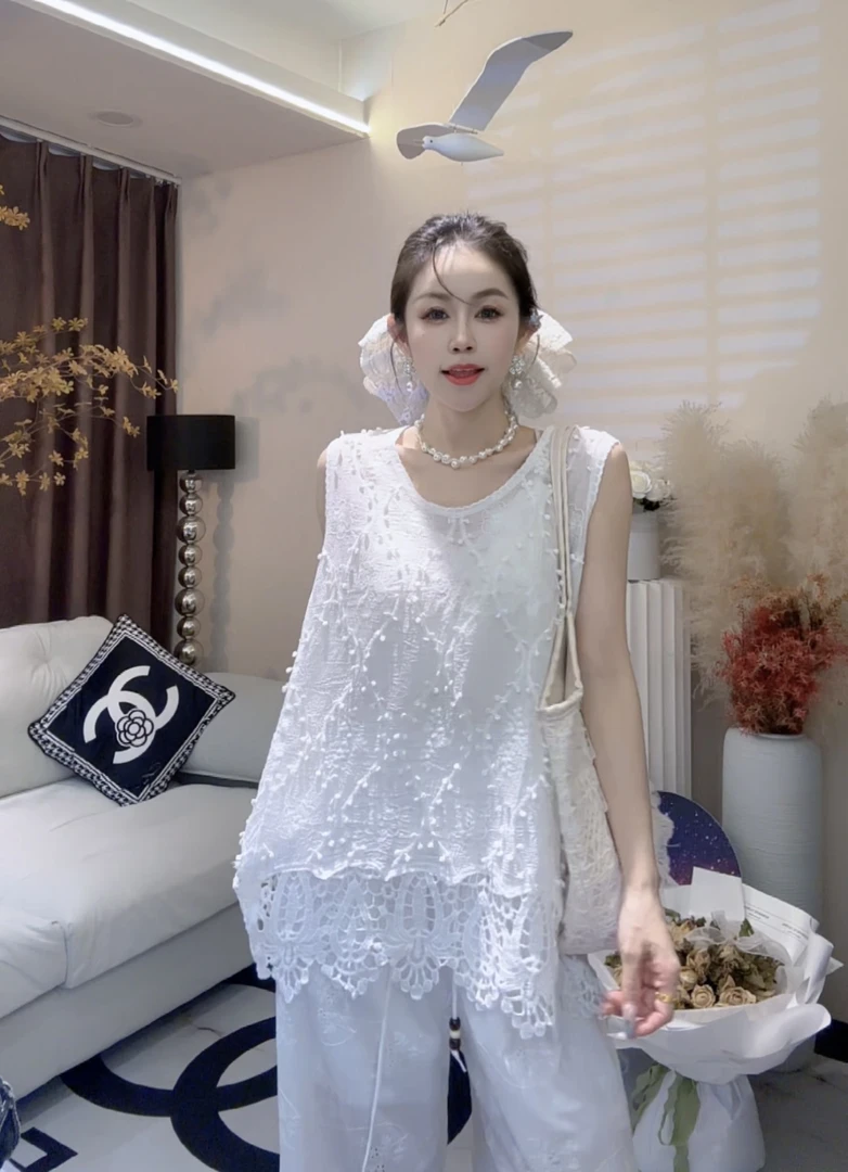 L.X~高级感镂空蕾丝衫背心女气质复古度假风提花重工无袖小衫6611