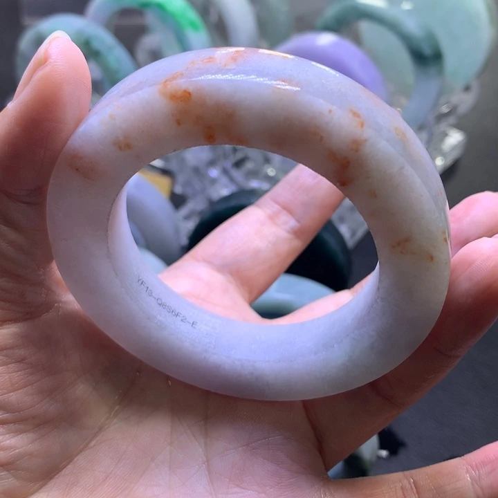 翡翠手镯未镶嵌翡翠
