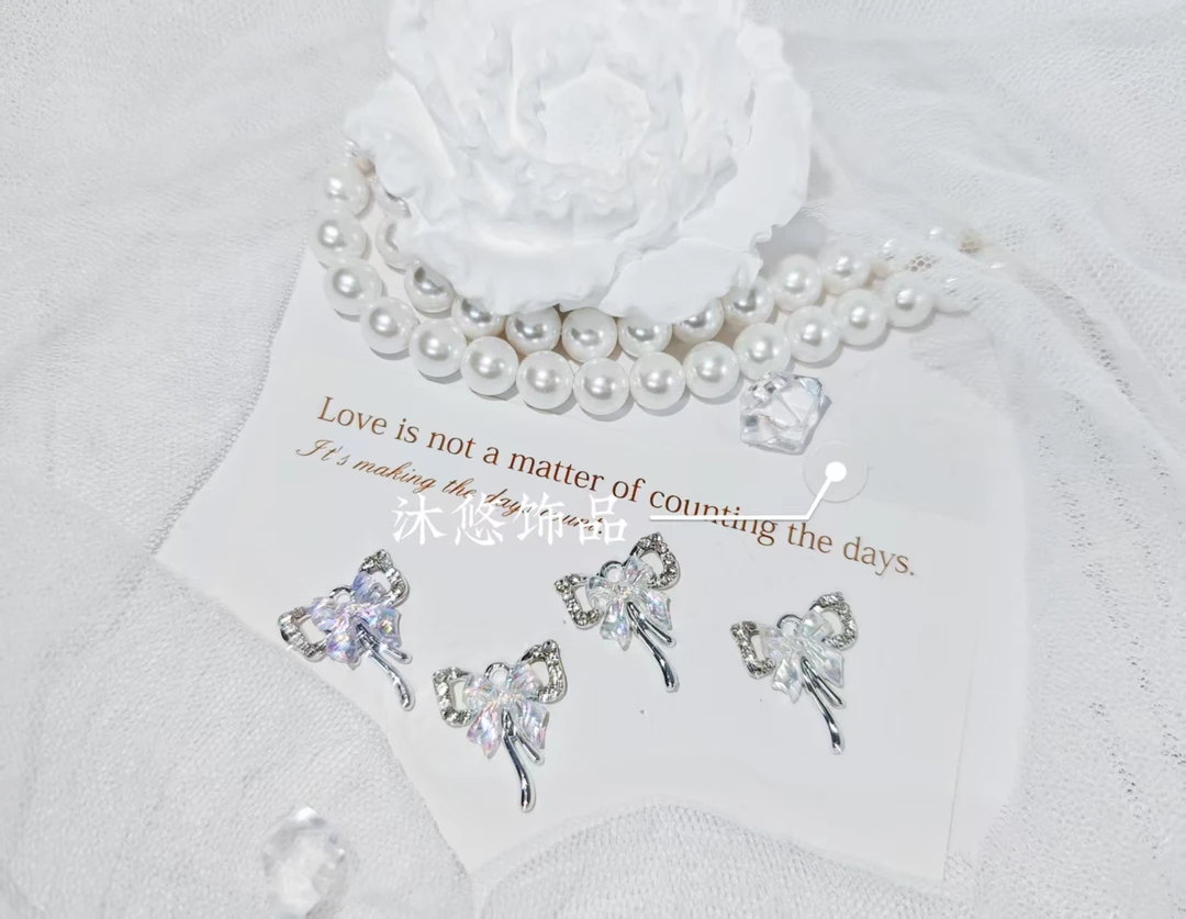 <  沐悠饰品.diy >  P499 极光白蝴蝶结飘带挂坠diy