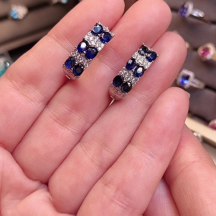 蓝宝石耳饰银S925镶嵌每****?