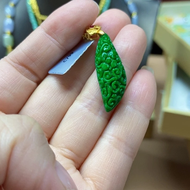 翡翠未镶嵌颈饰吊坠