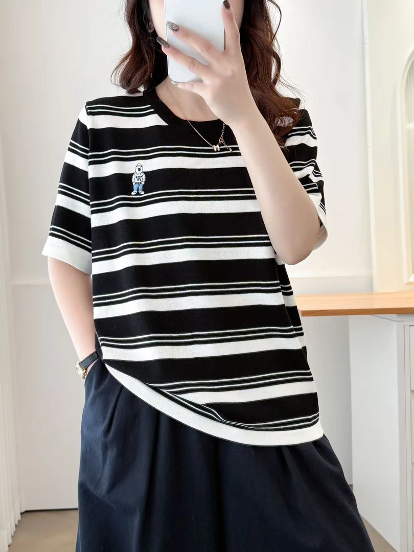 YY3006大码显瘦条纹刺绣小熊针织上衣