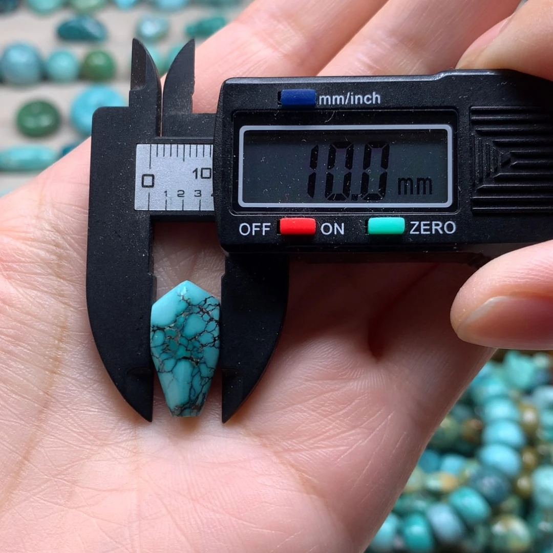 绿松石未镶嵌挂件