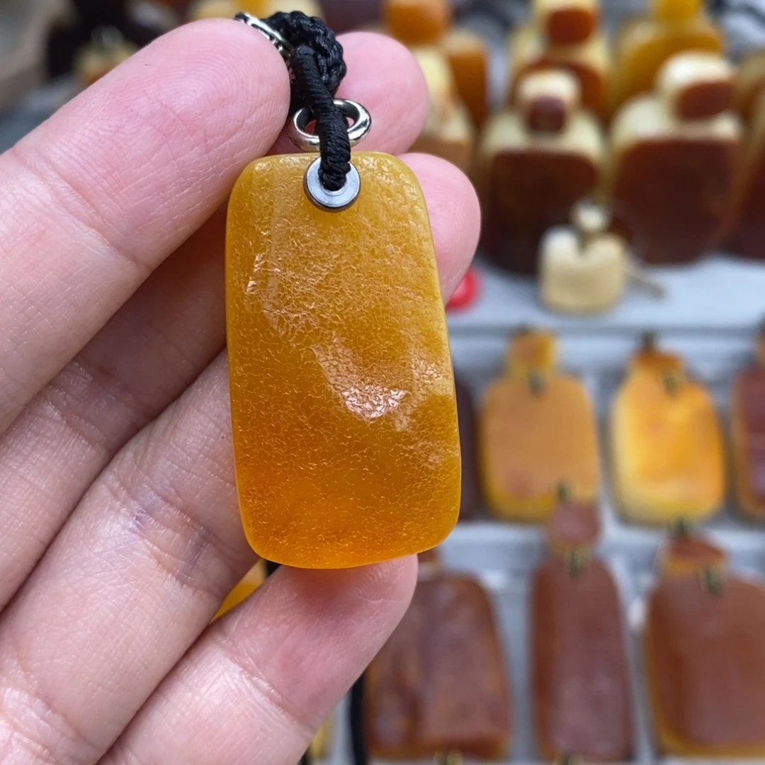 蜜蜡未镶嵌珠宝奇石