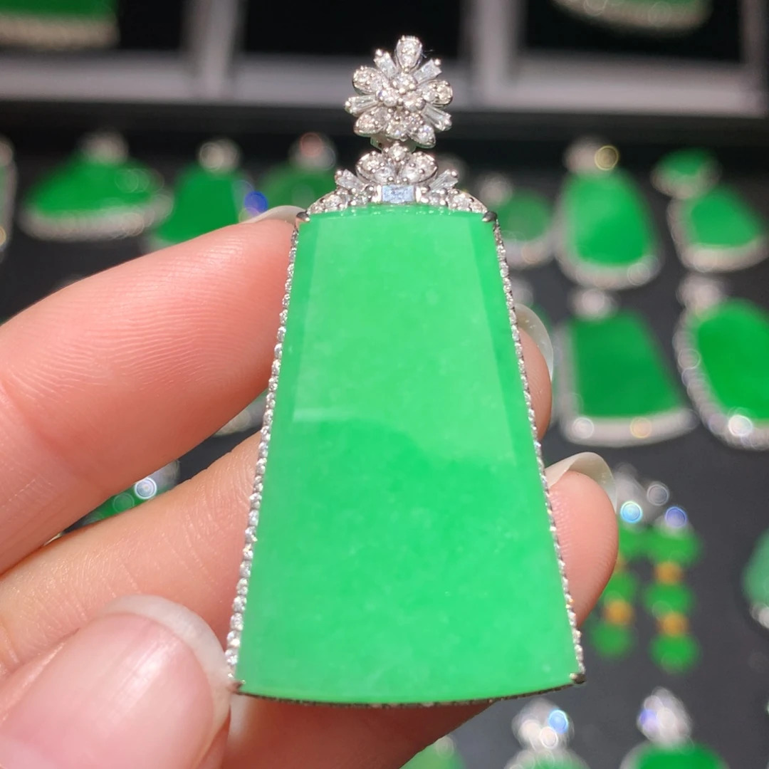 翡翠颈饰18K金镶嵌翡翠