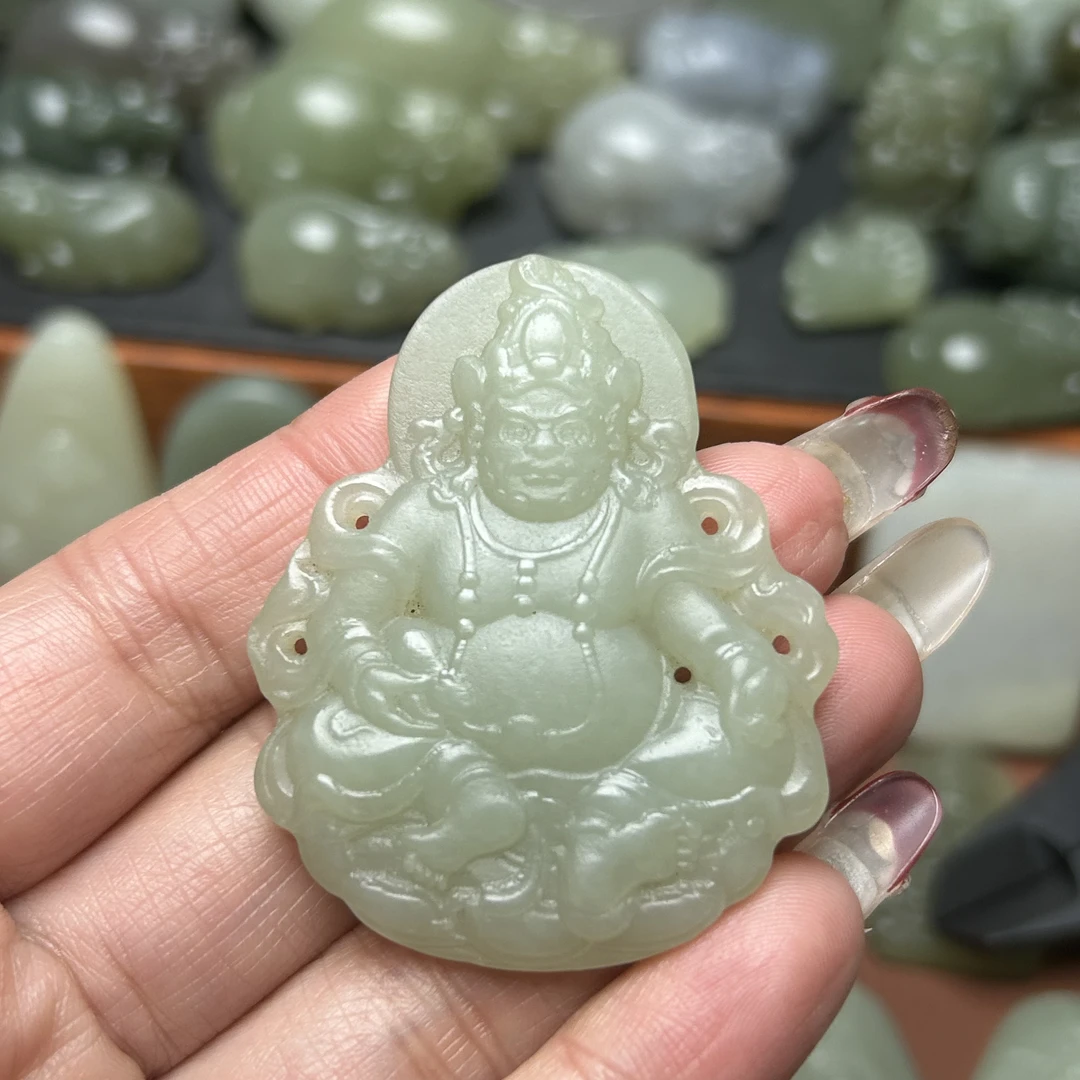 精品和田玉小挂件