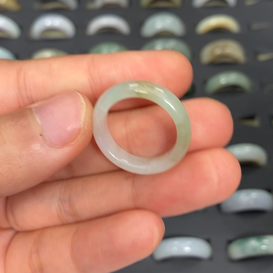 Y***Z翡翠未镶嵌颈饰戒圈