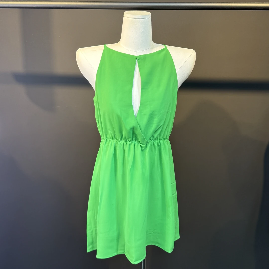 【拾一家】613绿色吊带连衣裙显瘦