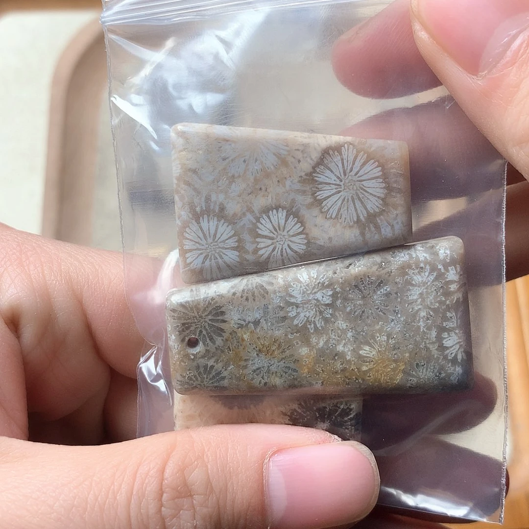 石英质玉颈饰未镶嵌莹***?