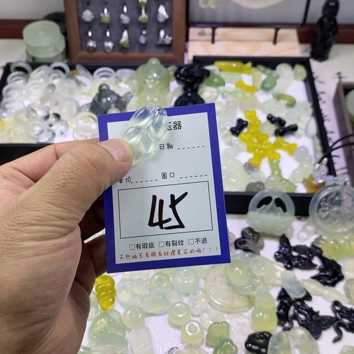 蛇纹石玉颈饰未镶嵌略*略