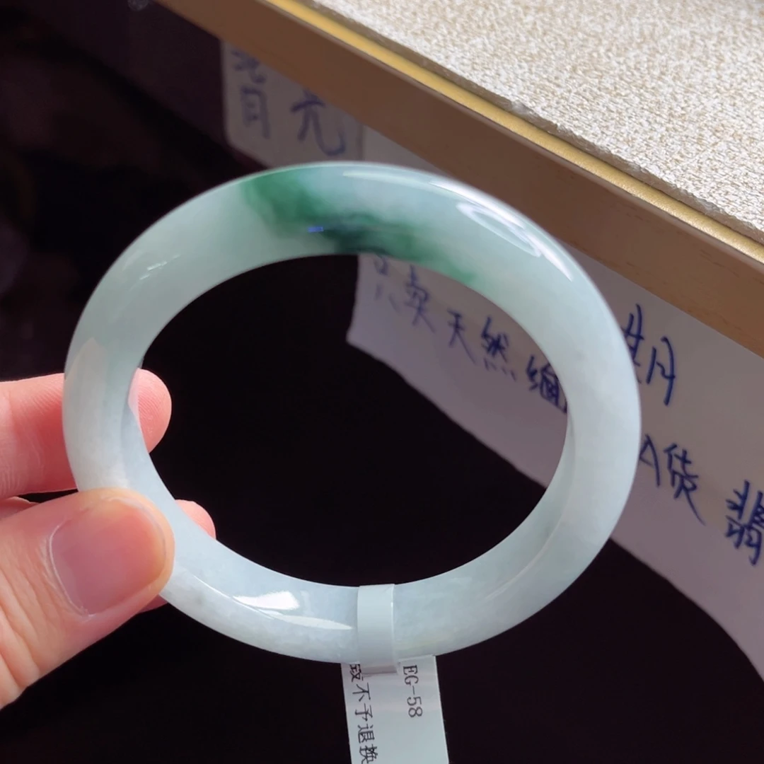 翡翠手镯未镶嵌手镯