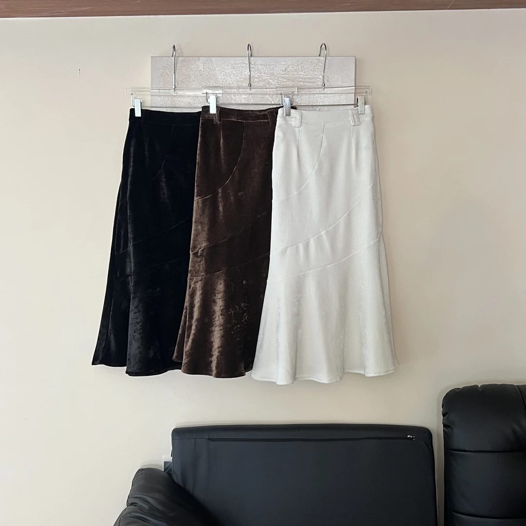 【赵小小yimao】9795 冬季复古黑色丝绒鱼尾半身裙绝美A字包臀遮胯