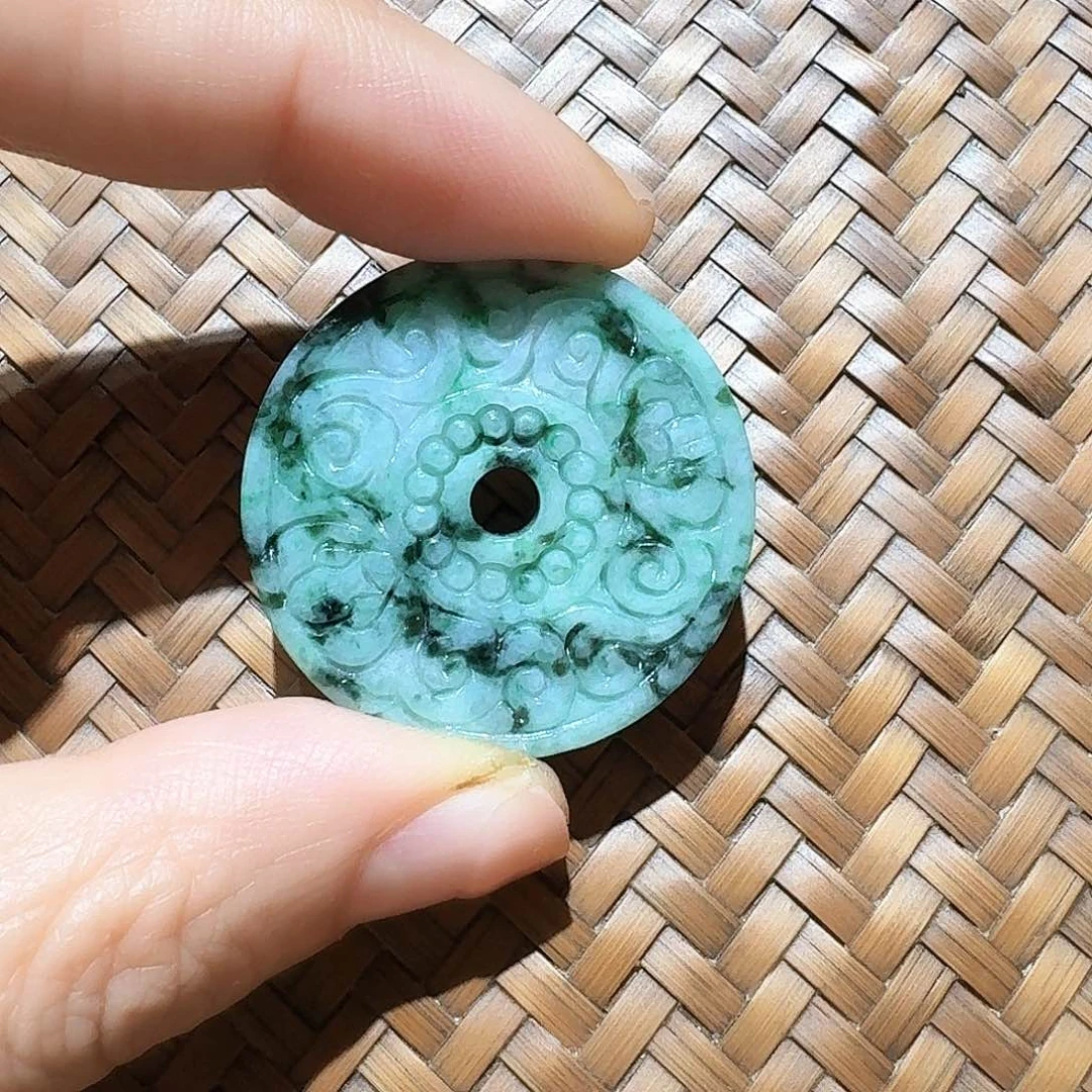 翡翠未镶嵌颈饰般**多个性十足