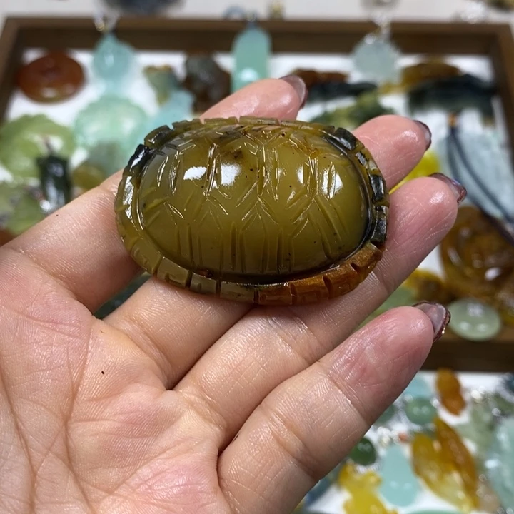 蛇纹石玉未镶嵌手牌