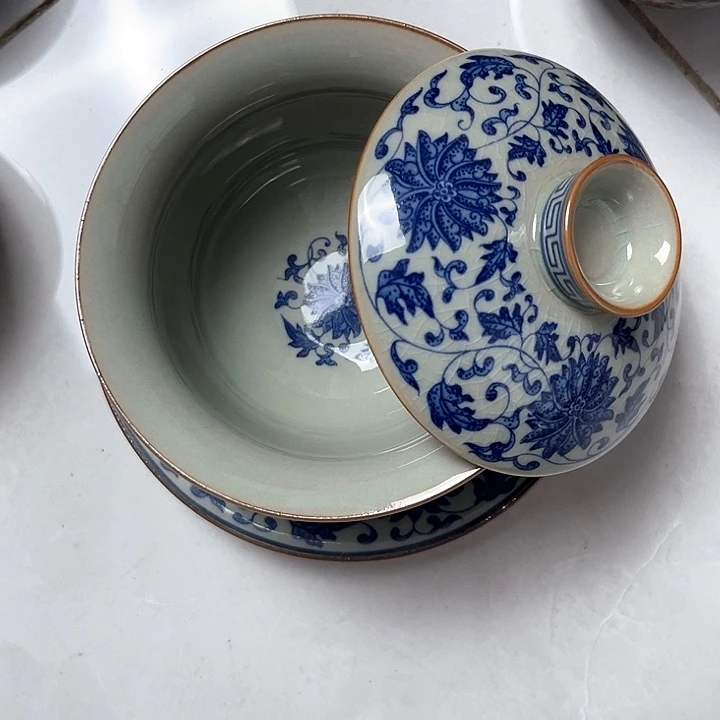 青花缠枝莲元宝盖碗