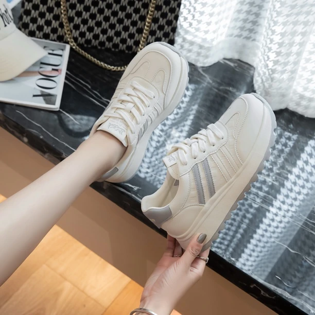 68389【七里香】达思图显瘦舒适厚底阿甘2025防滑耐磨百搭休闲鞋