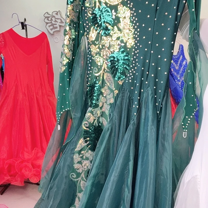 交谊舞的时候也很喜欢