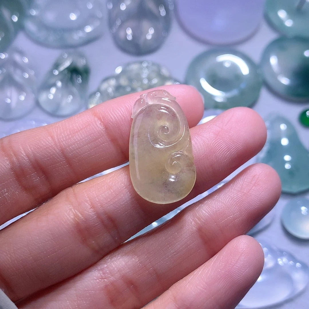 【闪购商品】翡翠颈饰未镶嵌如意