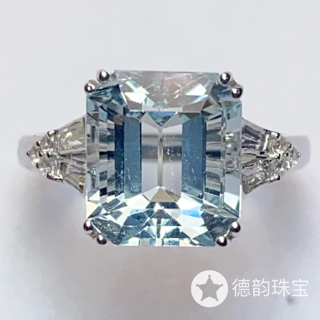 18K金镶嵌海蓝宝石戒指