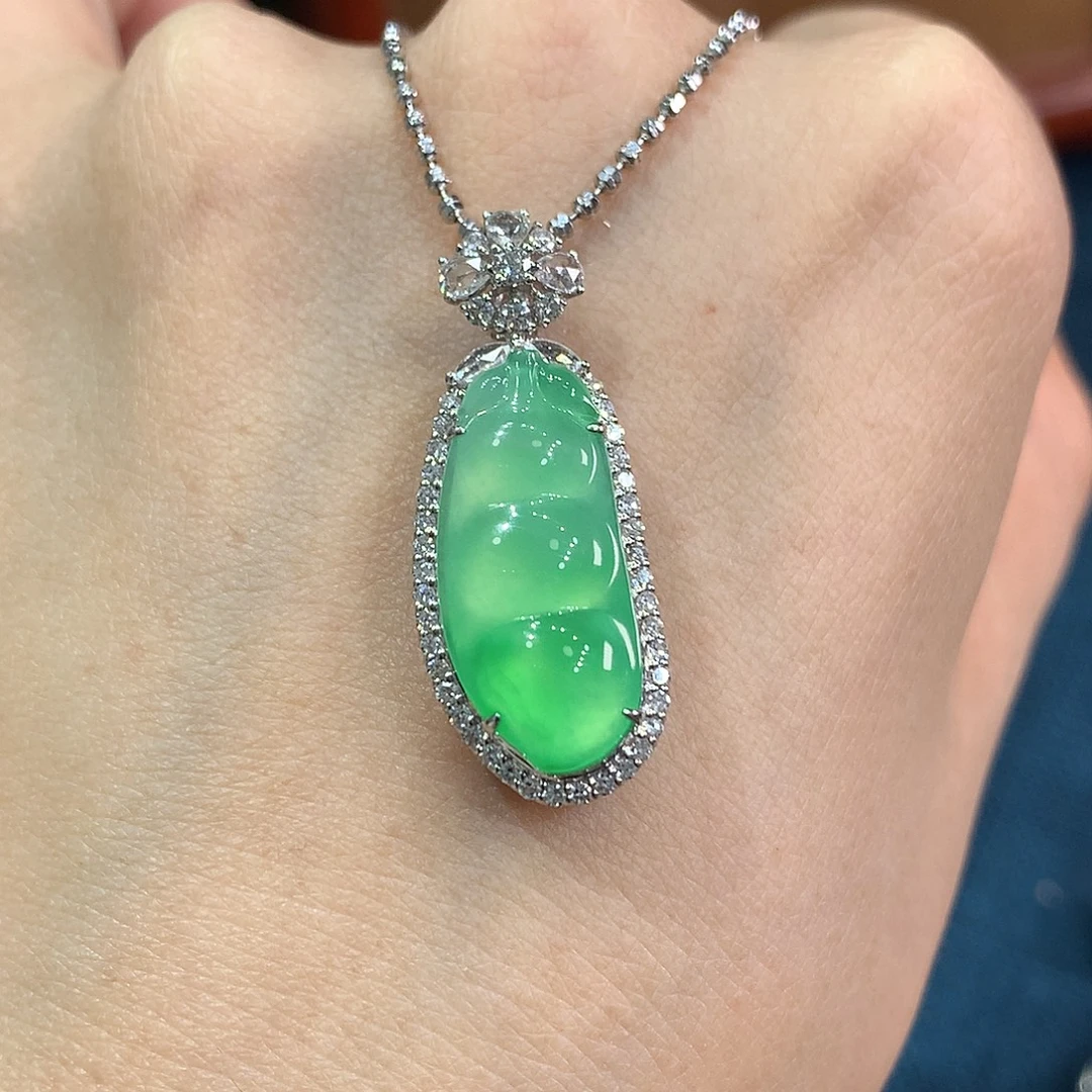 翡翠18K金镶嵌颈饰