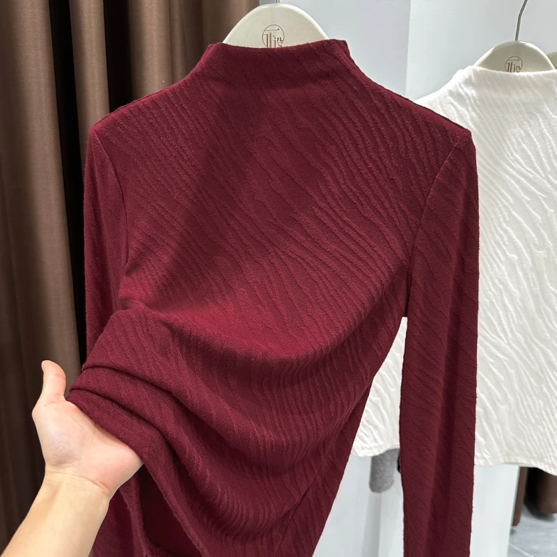 红色洋气小高领肌理感T恤2025秋季新款柔软舒适内搭显身材打底衫