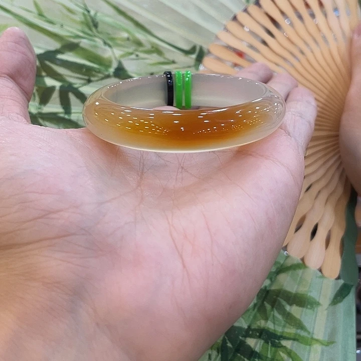 玛瑙/玉髓手镯未镶嵌一**?