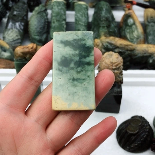 未镶嵌岫岩河磨玉（透闪石质玉）挂件用****1