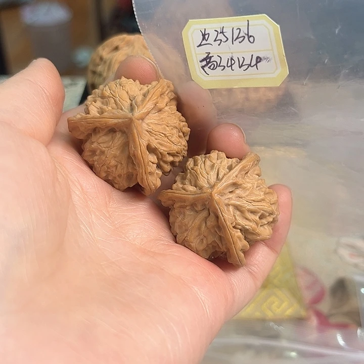 文玩核桃把件盘山三棱