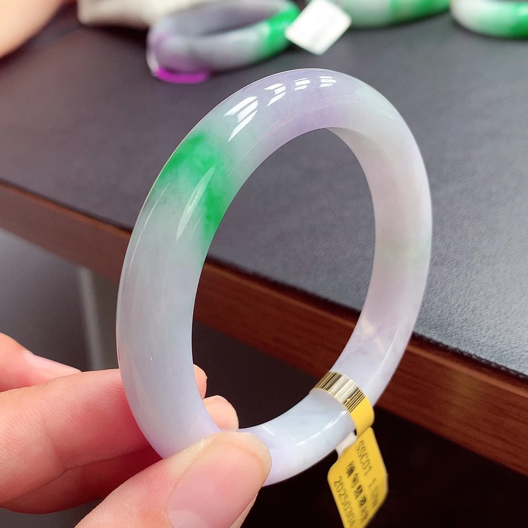 翡翠手镯未镶嵌缅甸翡翠