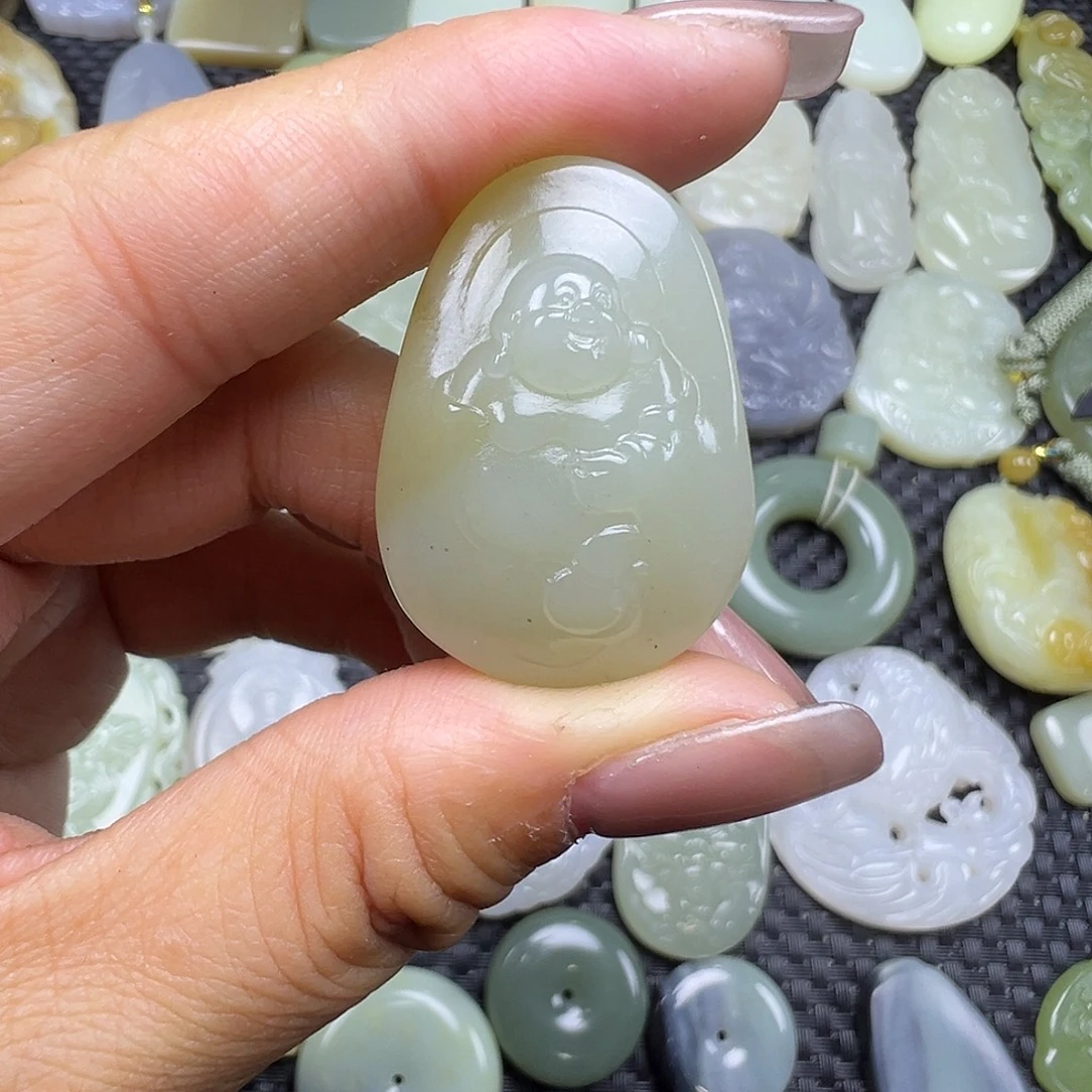 和田玉未镶嵌颈饰卡32.7（买断价，不退不换）