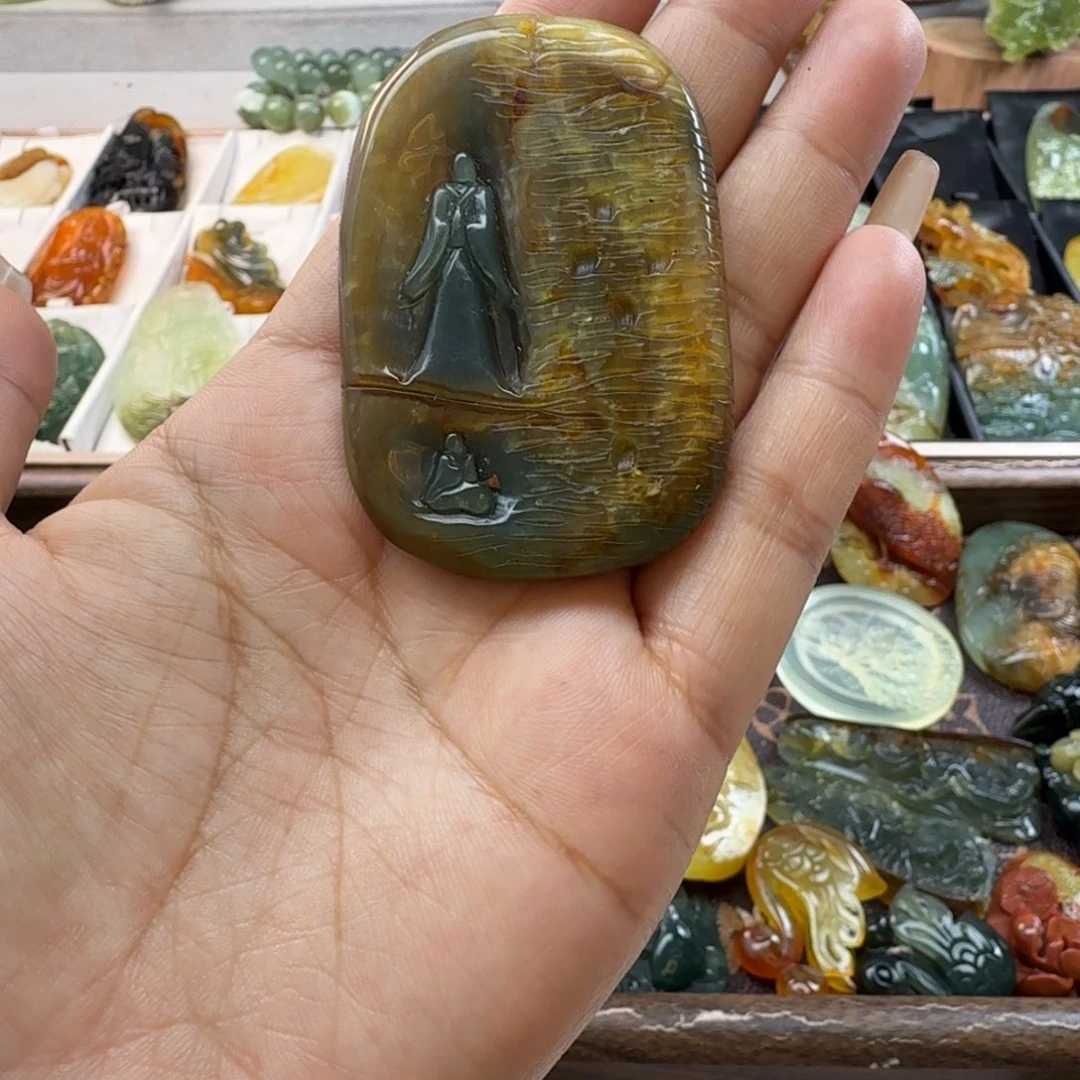 蛇纹石玉未镶嵌颈饰
