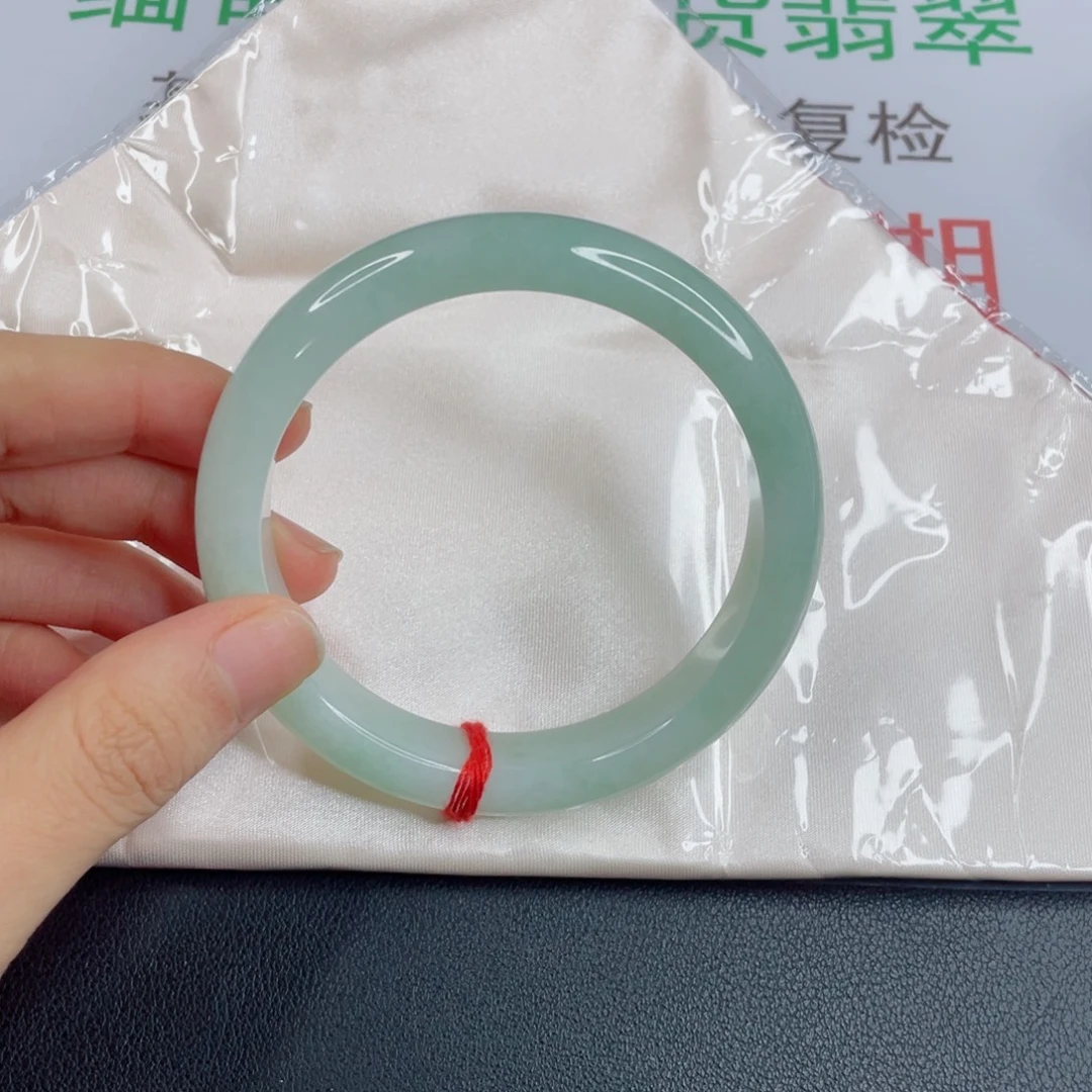 a***a翡翠未镶嵌手镯冰绿